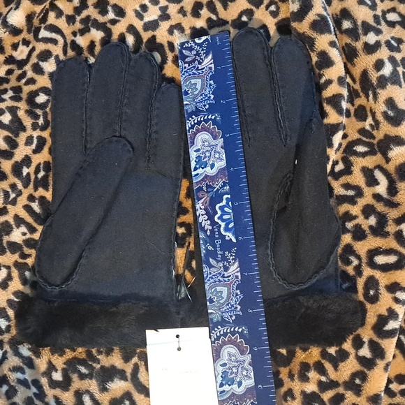 New Ugg gloves - Picture 4 of 4